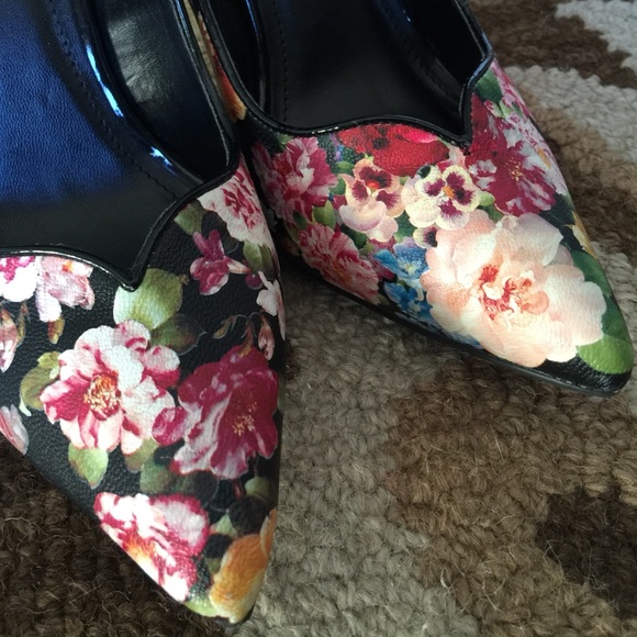Anne Michelle Floral Pumps - Picture 4 of 4